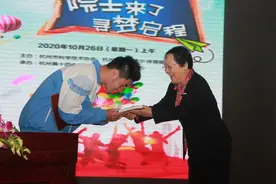 中学生学啥最重要？院士邱爱慈回母校，给杭十四中学弟学妹一个建议图片