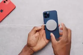 iPhone12会让房卡消磁？苹果：用卡包隔离视频封面
