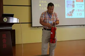 人物事迹丨医院消防“逆行”“守护神”——伏金勇图片