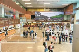 他们毅然选择前行 坚信疫情终将过去图片