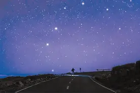 斗转星移图片