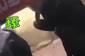长春一糖葫芦小贩用唾液沾芝麻被拍下全过程：画面极其恶心图片