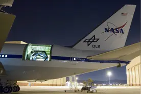NASA首次证实：在月球阳光照射表面发现水分子图片