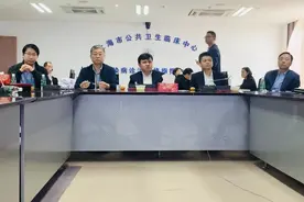 张文宏等上海专家共议2例重症病例，中西医治疗防病情危重化图片