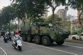 绿媒：4辆装甲车开上台中市街头，“有人忧心战争的脚步是否近了”图片