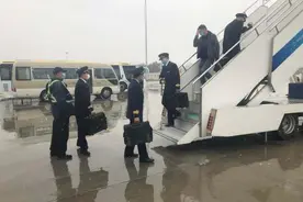 兰州迎降雪：东航甘肃保障航班运行图片