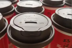 不可降解塑料吸管还有两个月“出局”，珍珠奶茶不用吸管怎么喝？图片