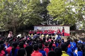 一群小可爱，摇头晃脑的样子萌翻了图片
