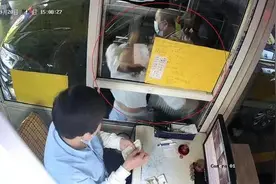 被歹徒持刀劫持！济宁女司机上演教科书式自救图片