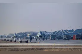 空军某试验训练基地：戈壁深处崛起军事科技人才高地图片