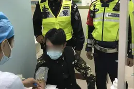 上海一男子早高峰驾车送小孩上学，结果被查出醉驾图片