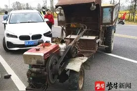生锈拖拉机撞伤“光鲜宝马”负全责，拖拉机无牌未检，驾驶的老汉还没证图片