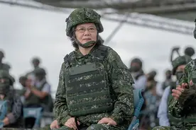 蔡英文称装甲车飞机声是“最安心的引擎声”，岛内网友气得爆了粗口图片