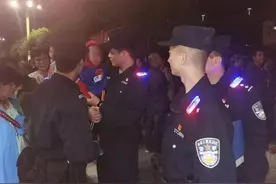 暖心！执勤民警帮助2岁走失小孩找到家人图片