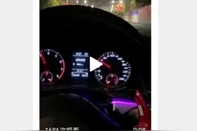 “7000转！”男子在城区道路体验飙车快感，还让朋友发朋友圈炫耀，被网友举报后抓获图片