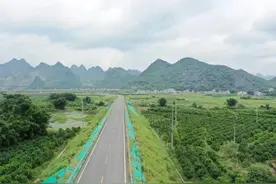 广西鹿寨县经平山至柳城公路建成通车图片