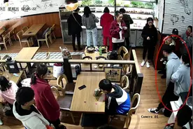 72秒｜男孩餐馆就餐被食物卡喉 聊城“女侠”上演教科书式救人图片