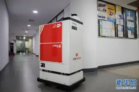 通讯：韩国自动驾驶快递车首秀图片