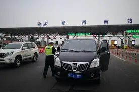 面包车9个座位乘坐9人，高速交警为何认定该车超员？图片