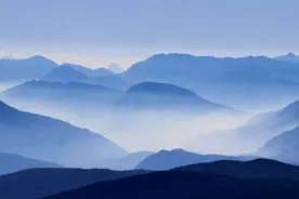 草堂读诗｜故事：郑小琼《蓝》图片