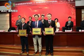 华中大经济学家天团校园重聚，张培刚奖今在汉颁奖图片