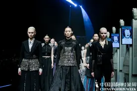 “重塑”时尚与未来，D.MARTINA QUEEN丁洁首秀2021春夏中国国际时装周图片