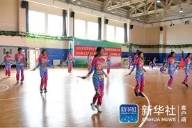 全民健身——北京市中小学生民族传统体育节举行花样跳绳比赛图片