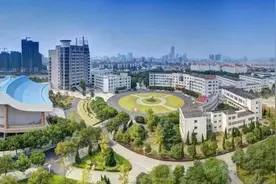 湖州学院在哪办学？这里有直达新中心医院的公交吗？｜小布帮你问㊾图片