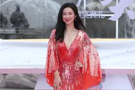 朱珠深V裙亮相文荣奖 任敏、陈都灵小仙女齐聚图片