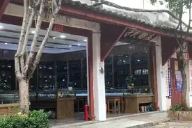 丽江一银器店员工骂游客“垃圾”，已被拉入景区黑名单图片