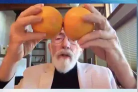 “我太太卡罗琳同意我把她放进黑洞！”诺奖得主这样演示两大黑洞碰出了引力波图片