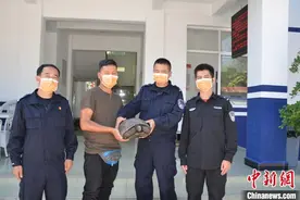 云南德宏：民警成功救助受伤“大乌龟”原是国家二级保护动物图片