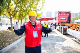 山东省道路货运汽车驾驶员职业技能竞赛在青岛开赛图片