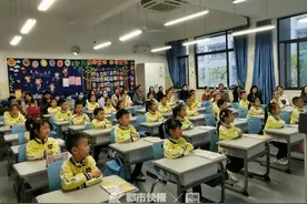 不想上班，只想上学！育才小学举办家长开放日，有爸爸听课逛校园后连说：爱了爱了图片