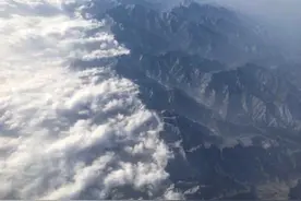 秦岭以一己之力挡住南下冷空气？看完你就懂了 PS：关于这张图，有云的一侧其实是南方哦图片