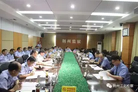 黑老大的“监狱江湖”：狱中喝酒赌博发朋友圈，行贿获减刑图片