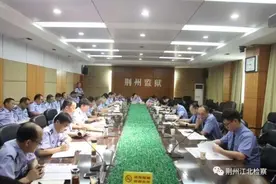 黑老大的“监狱江湖”：狱中喝酒赌博发朋友圈，行贿获减刑图片