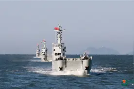 某登陆舰大队从难从严组织实战化训练图片