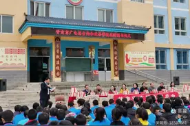甘肃省广电总台向和政县学校捐赠图书仪式在和政二中举行图片