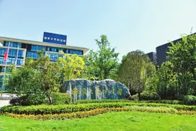 洛阳涧西区推进“两带四街一小镇”建设 老工业基地变身“科创小镇”图片