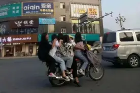 广东清远一摩的司机开无牌摩托载5名女孩！警方：罚1600元记26分图片