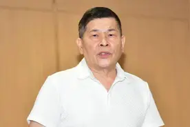 台湾艺人澎恰恰欠债款被“黑帮”带走，大批警察救援图片