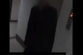男子走错楼层用钥匙打开邻居家门，邻居也能打开自家门！网友：吓到了图片