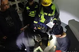 居民整夜闻到“燃气味”报警求助，民警和消防调查发现竟是垃圾“作怪”图片