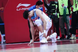体坛联播｜周琦跟腱拉伤虚惊一场，曼联欧冠输球四天两败图片