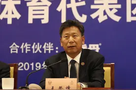 王登峰：加强和改进学校体育工作需要“跳起来摘苹果”图片