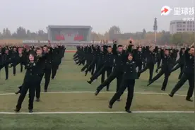 你笑起来真好看！火箭军200名东风快递员合跳视频封面