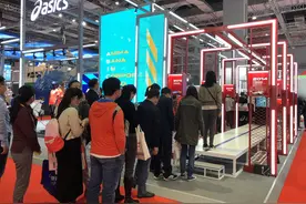 新鞋合不合脚？走几步路，进博会上的这台“神器”就能告诉你图片