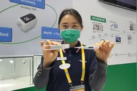全球罕见电子体温计亮相中国，全身上下找不到一个开关，还能泡在消毒液里图片