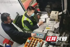益阳高速收费员“火眼金睛”巧识别 无卡车“偷梁换柱”终落网图片